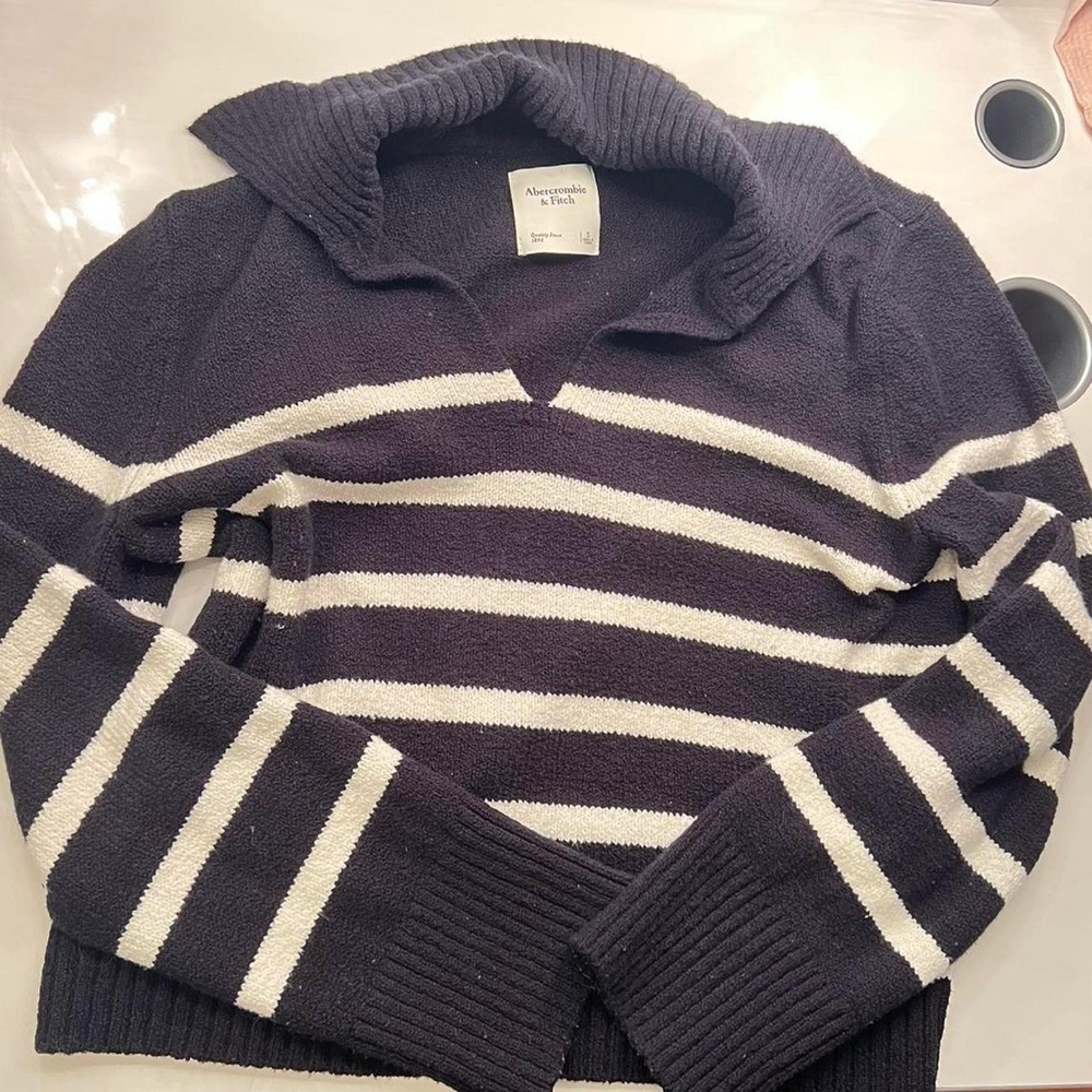 Abercrombie & Fitch Navy and White Striped Women's Sweater